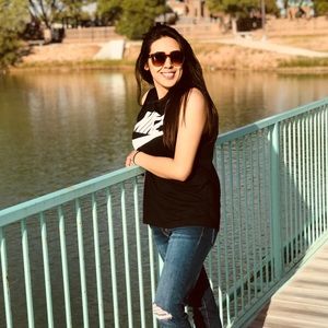 Meet your Posher, Iris